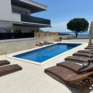 https://villa-helena-trogir.hotels-in-trogir.com